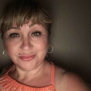 Meet your Posher, Rosa alicia